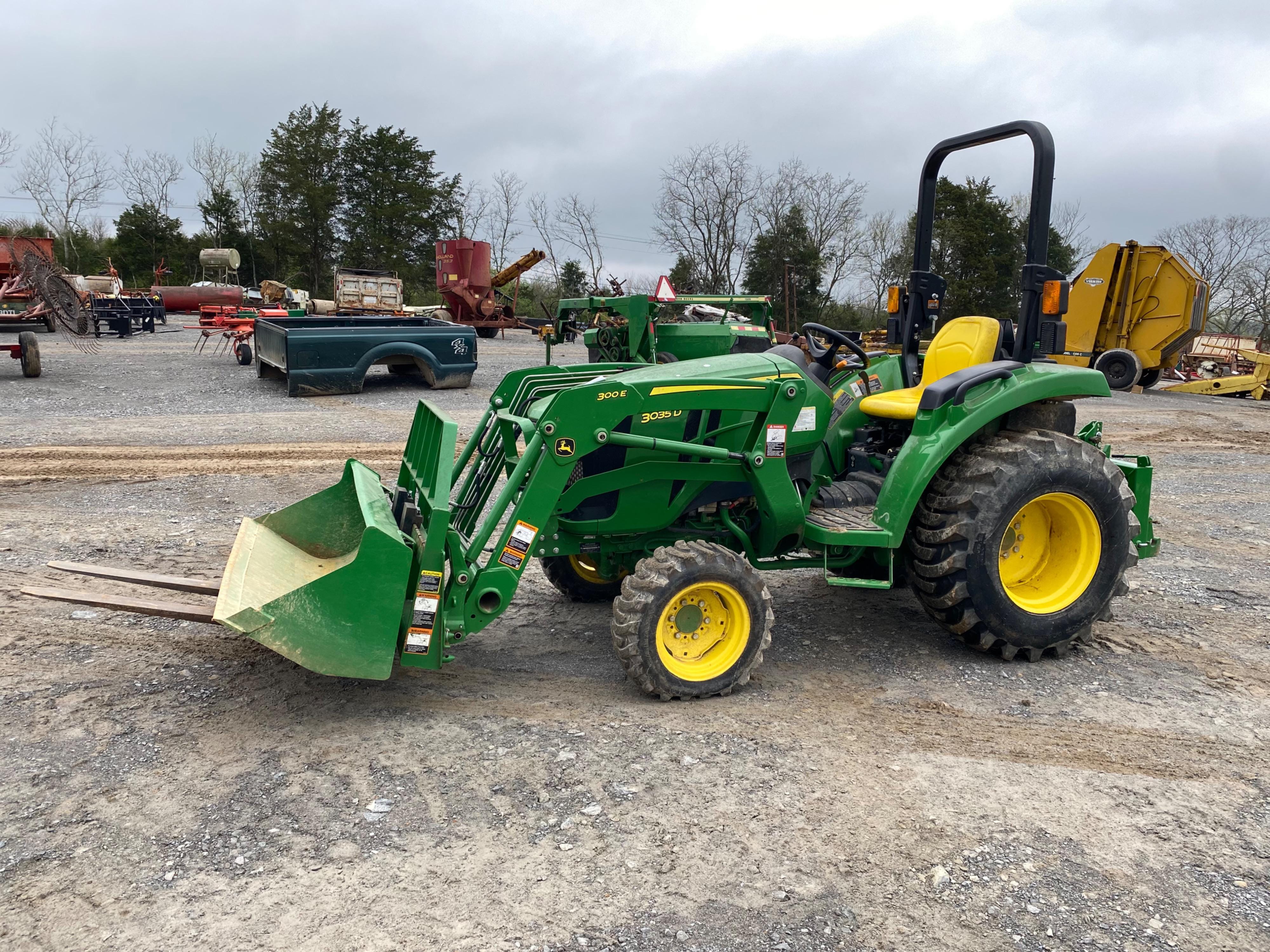 Main image John Deere 3035D