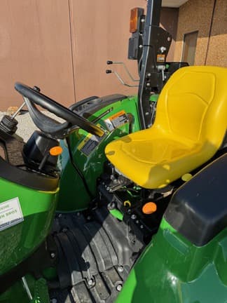 Image of John Deere 3035D equipment image 4