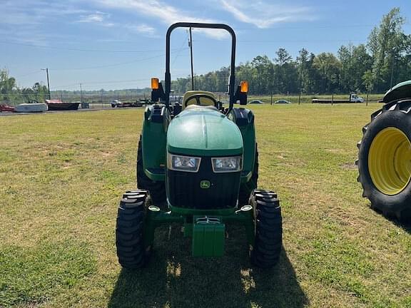 Image of John Deere 3035D equipment image 4