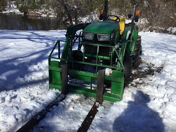 Image of John Deere 3038E equipment image 2