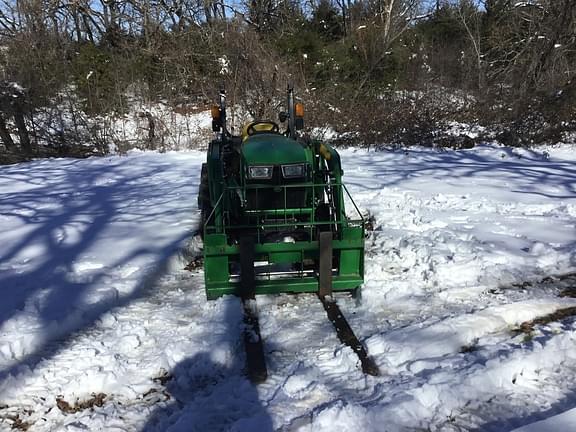 Image of John Deere 3038E equipment image 3