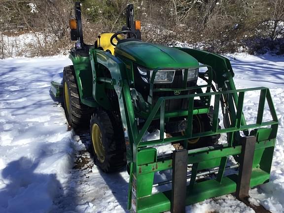 Image of John Deere 3038E equipment image 4