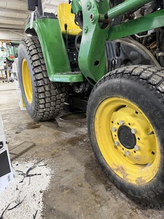 Image of John Deere 3038E equipment image 2