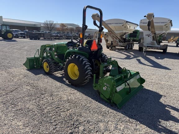 Image of John Deere 3038E equipment image 2