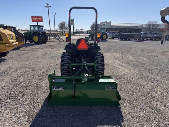 Image of John Deere 3038E equipment image 3