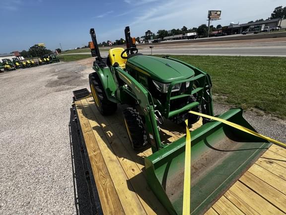 Image of John Deere 3038E equipment image 4
