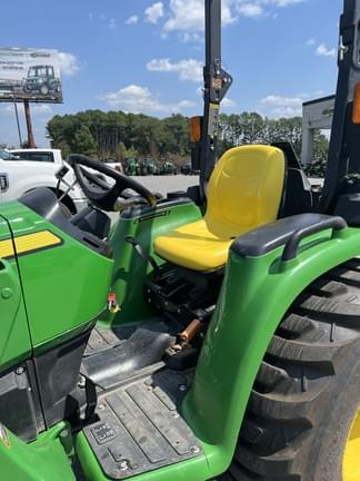 Image of John Deere 3038E equipment image 4