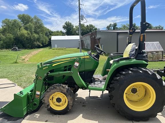 Image of John Deere 3038E equipment image 1