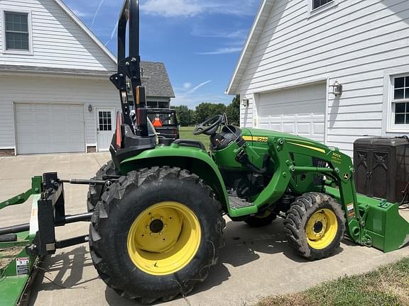Image of John Deere 3038E equipment image 4