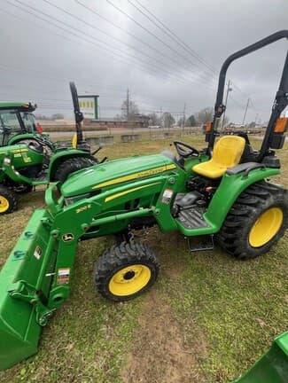 Image of John Deere 3038E equipment image 4