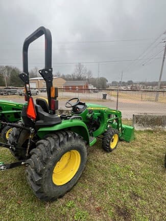 Image of John Deere 3038E equipment image 3