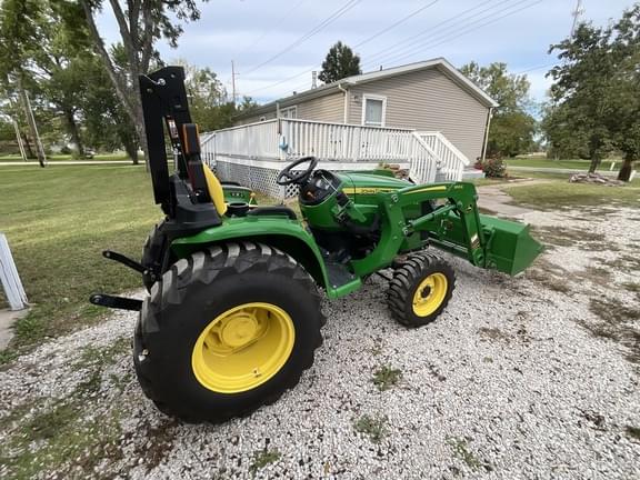 Image of John Deere 3038E equipment image 4