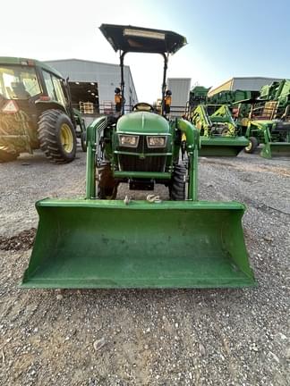 Image of John Deere 3038E equipment image 3