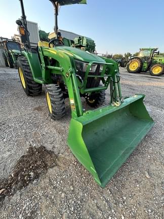 Image of John Deere 3038E equipment image 4