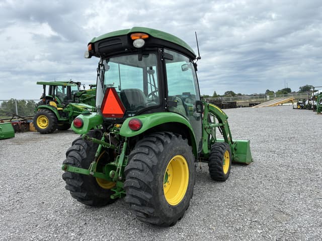 Image of John Deere 3039R equipment image 4