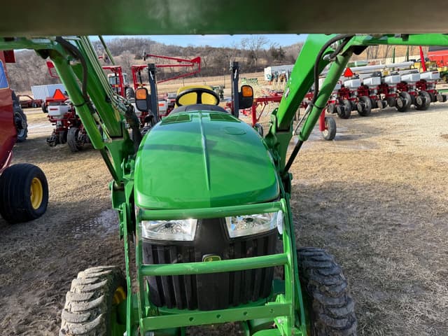 Image of John Deere 3039R equipment image 2