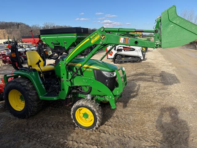 Image of John Deere 3039R equipment image 4