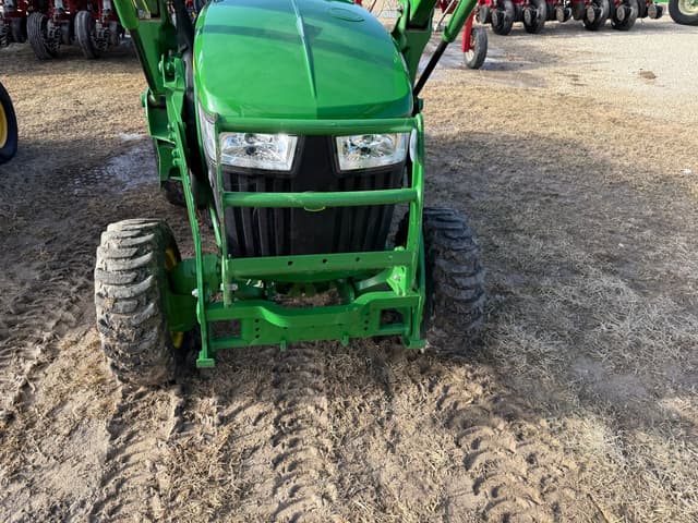 Image of John Deere 3039R equipment image 1