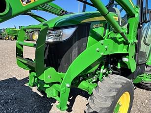 Main image John Deere 3039R 11