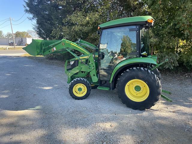 Image of John Deere 3039R equipment image 2