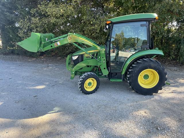 Image of John Deere 3039R equipment image 1