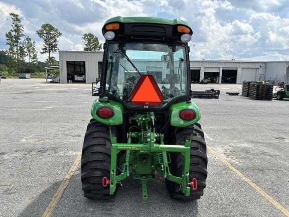 Image of John Deere 3039R equipment image 2