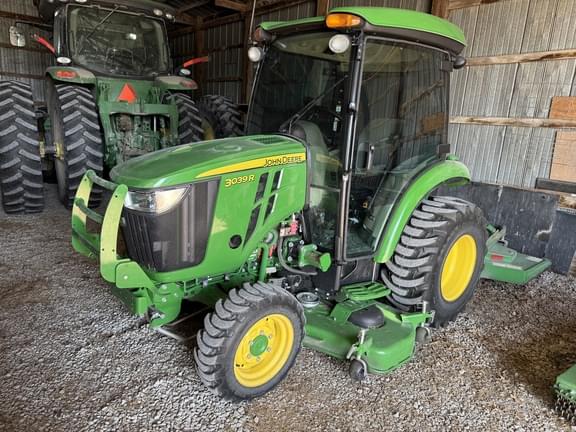 Image of John Deere 3039R equipment image 1