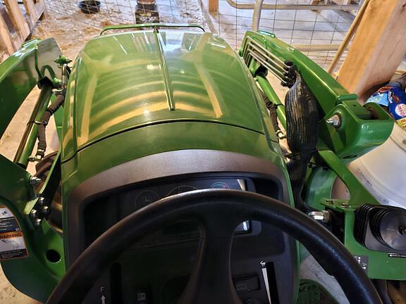 Image of John Deere 3043D equipment image 4