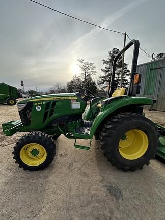 2020 John Deere 3043D Equipment Image0