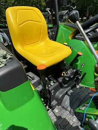 Image of John Deere 3043D equipment image 4