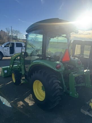 Image of John Deere 3046R equipment image 3