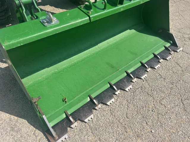 Image of John Deere 3046R equipment image 4