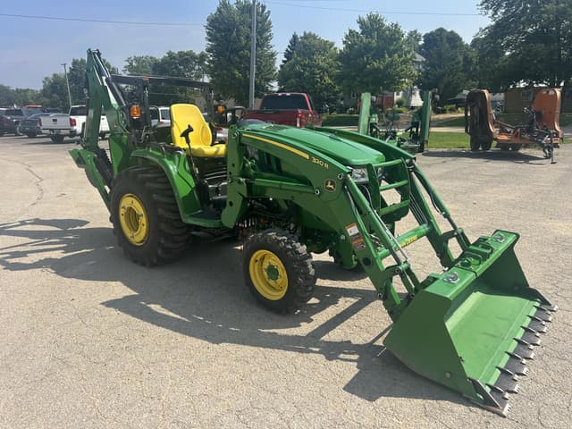 Image of John Deere 3046R equipment image 1