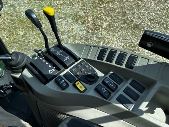 Image of John Deere 3046R equipment image 1