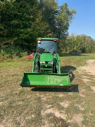 Image of John Deere 3046R equipment image 4