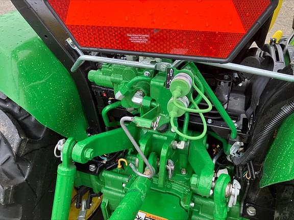 Image of John Deere 3046R equipment image 2