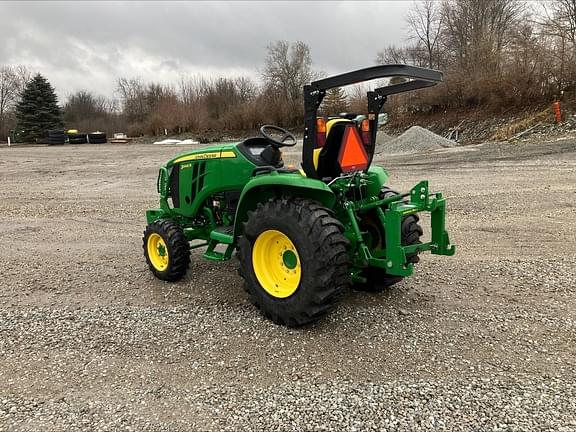 Image of John Deere 3046R equipment image 3