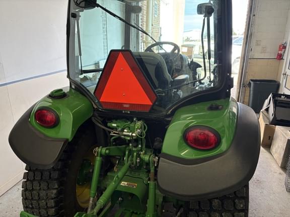 Image of John Deere 3046R equipment image 3