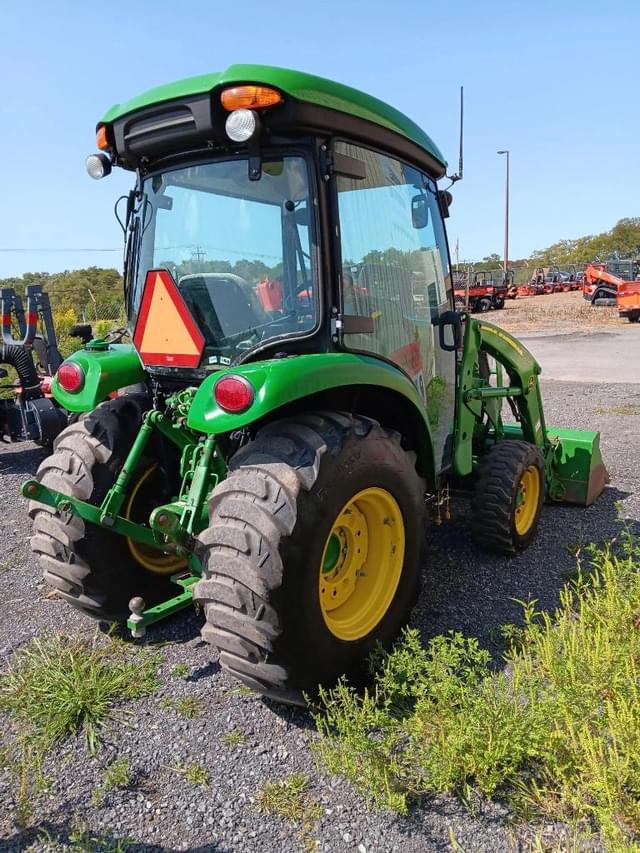 Image of John Deere 3046R equipment image 3