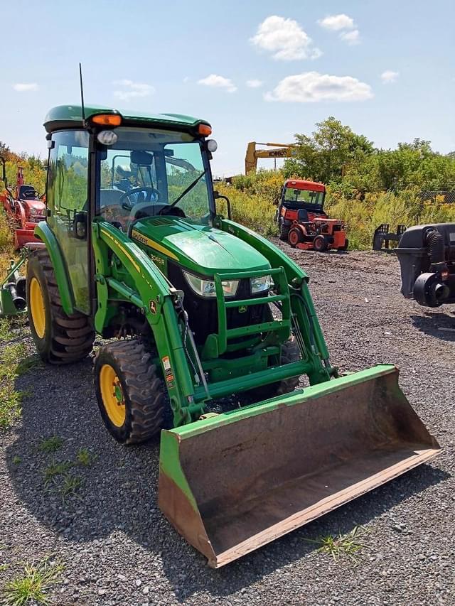 Image of John Deere 3046R equipment image 4