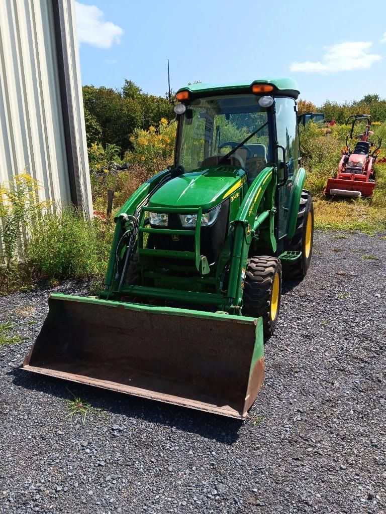 2020 John Deere 3046R Equipment Image0