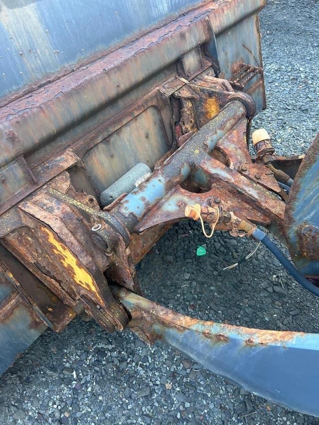 Image of John Deere 304L equipment image 4