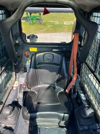Image of John Deere 317G equipment image 4