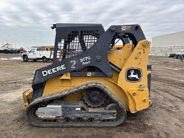 Image of John Deere 317G equipment image 4