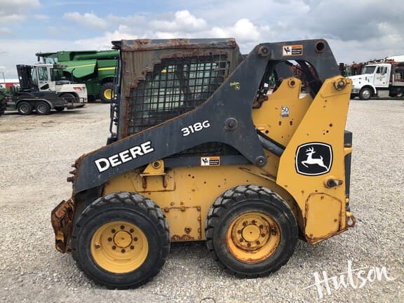 Image of John Deere 318G equipment image 4