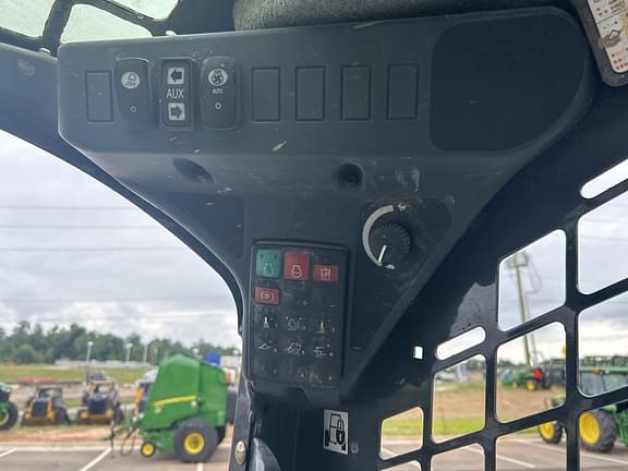 Image of John Deere 320G equipment image 2