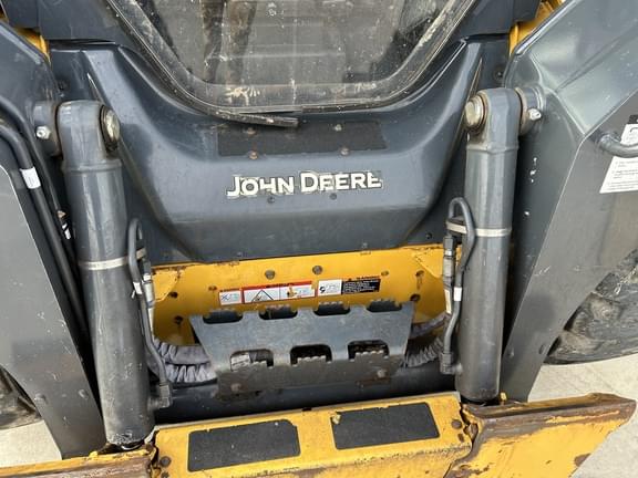 Image of John Deere 324G equipment image 3