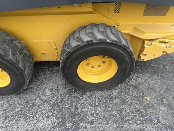 Image of John Deere 324G equipment image 2