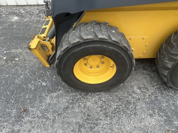Image of John Deere 324G equipment image 3