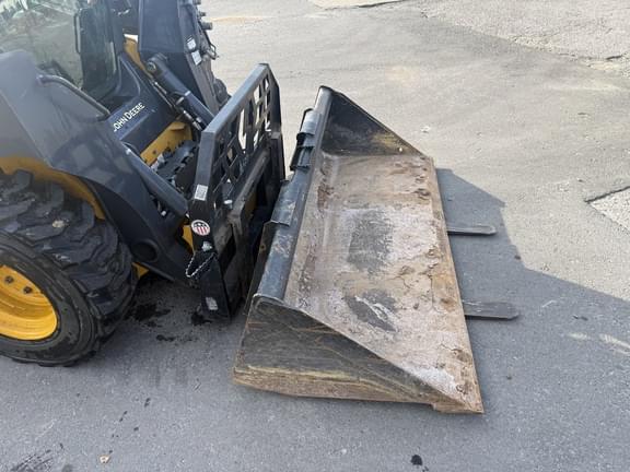 Image of John Deere 324G equipment image 4